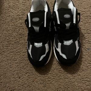 new balance 2002r (men size 8)